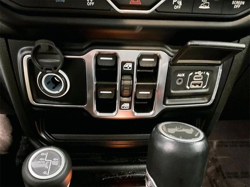 Used 2022 Jeep Wrangler Unlimited Sahara image 26