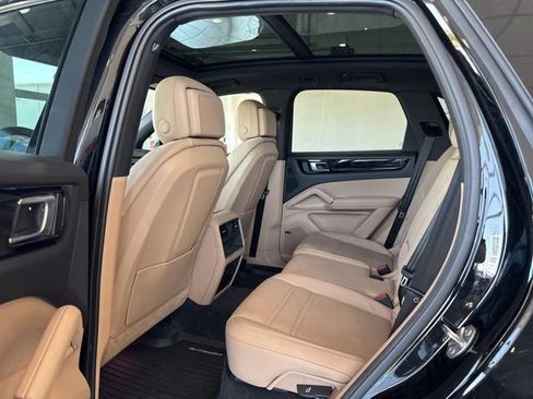 Used 2023 Porsche Cayenne AWD/4WD image 22