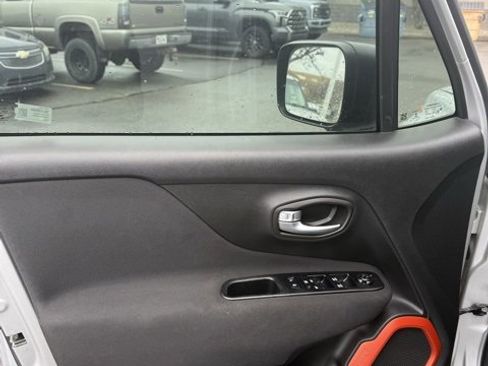 Used 2019 Jeep Renegade Sport image 13