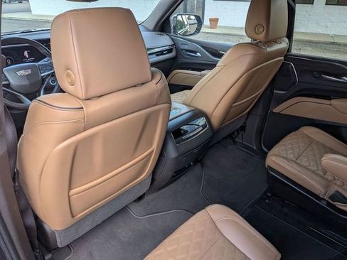 Used 2021 Cadillac Escalade Premium Luxury image 28