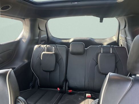 Used 2020 Chrysler Pacifica Limited w/ S Appearance Package image 18