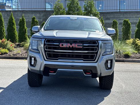 Used 2023 GMC Yukon XL AT4 w/ AT4 Premium Package AWD/4WD image 3