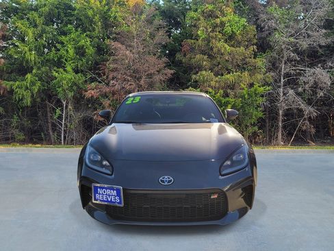 Used 2023 Toyota GR86 RWD image 2