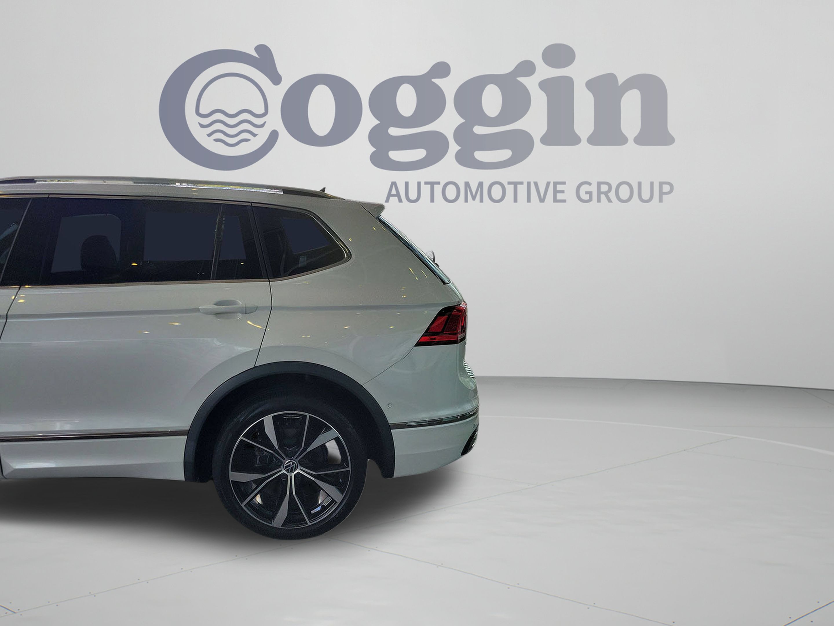 Used 2022 Volkswagen Tiguan SEL R-Line AWD/4WD image 34