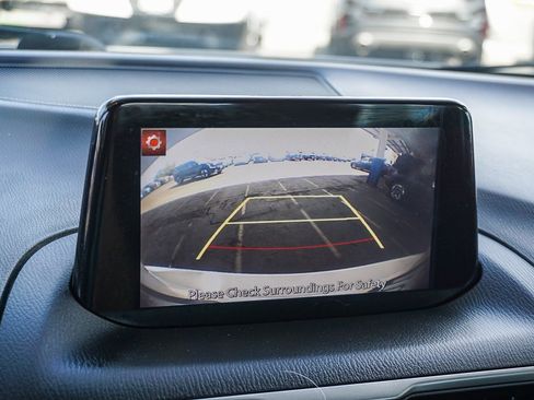 Used 2017 MAZDA MAZDA3 Sport image 25