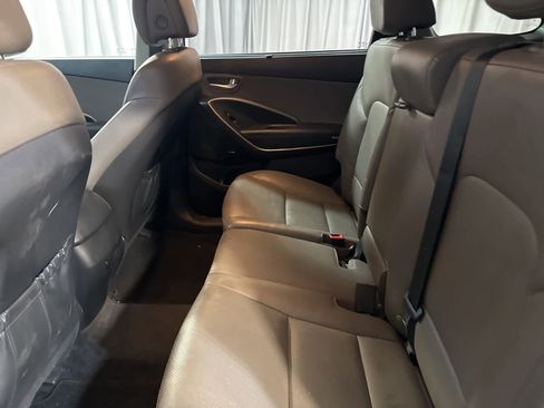 Used 2018 Hyundai Santa Fe SE image 17