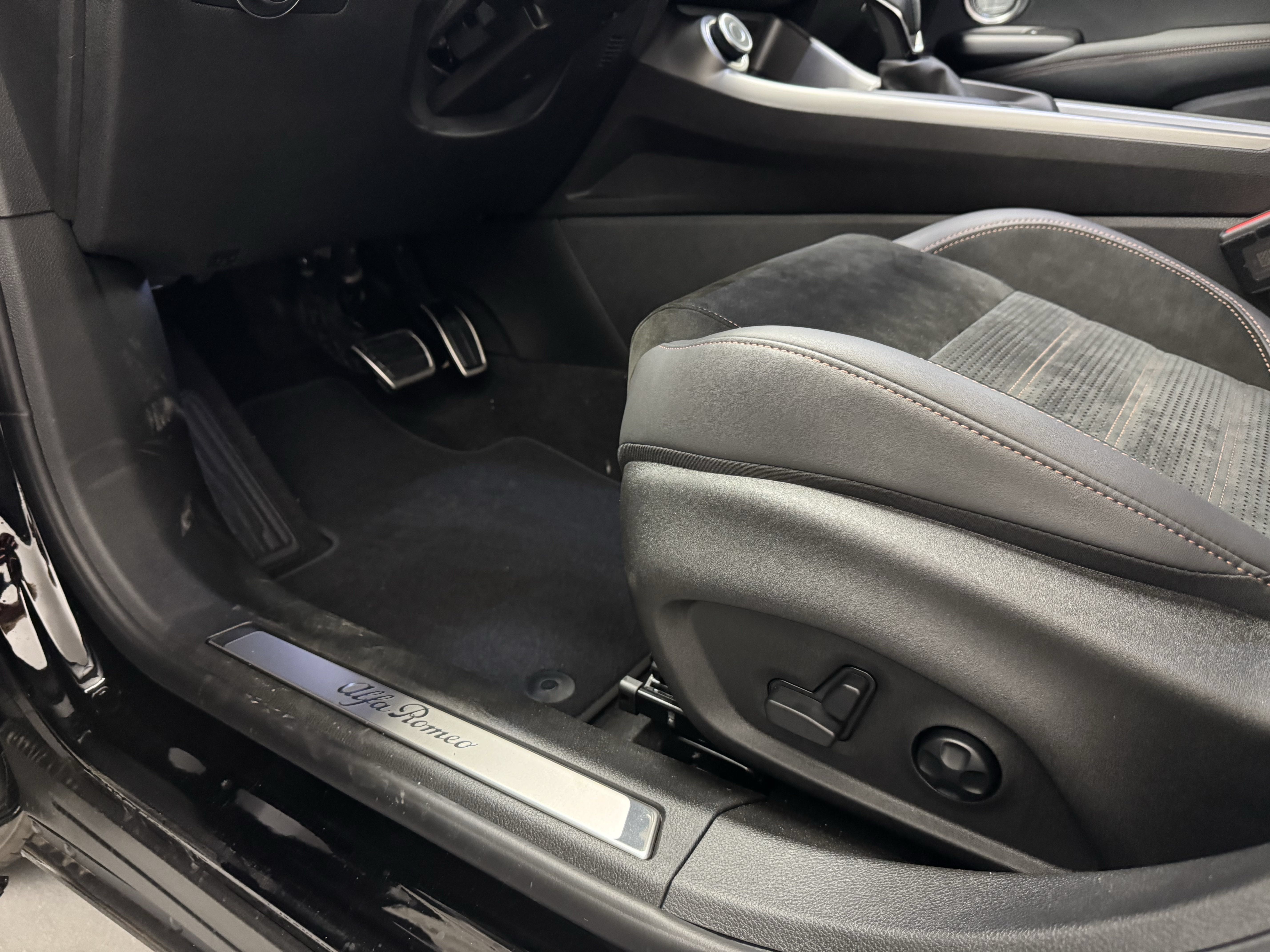 New 2025 Alfa Romeo Tonale AWD/4WD image 6