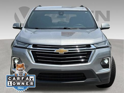 Used 2023 Chevrolet Traverse LT FWD image 2