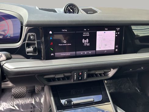 Used 2025 Porsche Cayenne E-Hybrid Coupe image 22