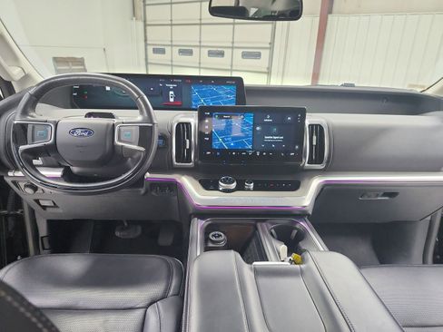 Used 2025 Ford Expedition Max Platinum AWD/4WD image 25