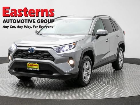 Used 2021 Toyota RAV4 XLE w/ XLE Grade Weather Package AWD/4WD image 1