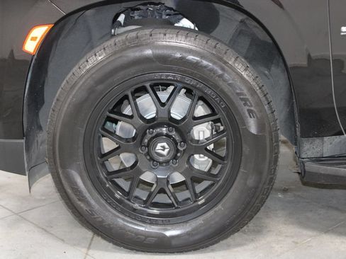 Used 2022 Chevrolet Suburban Premier RWD image 20