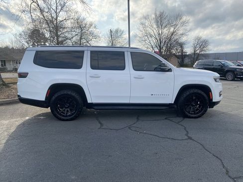 Used 2023 Jeep Wagoneer L 4WD w/ Premium Group I image 8
