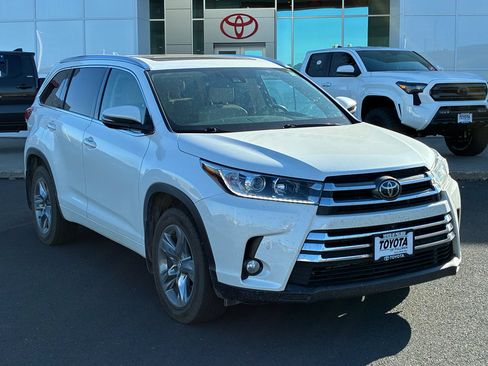 Used 2018 Toyota Highlander Limited Platinum AWD/4WD image 1