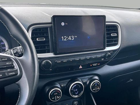 Used 2021 Hyundai Venue SEL w/ Premium Package FWD image 7