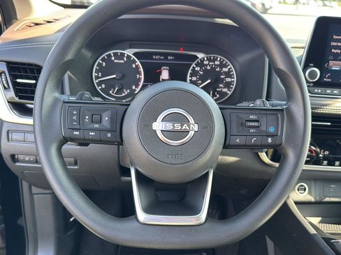 Used 2022 Nissan Rogue SV image 17