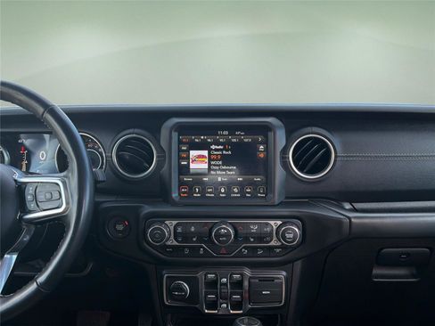 Used 2019 Jeep Wrangler Unlimited Sahara AWD/4WD image 10
