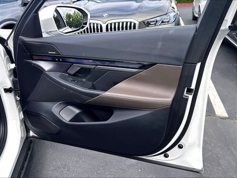 Used 2024 BMW i5 eDrive40i w/ M Sport Package RWD image 28