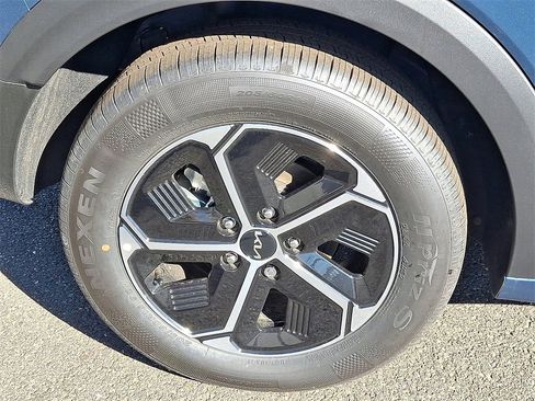 New 2025 Kia Niro EX w/ EX Cold Weather Package image 5