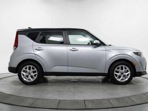 Used 2025 Kia Soul LX w/ LX Technology Package image 11