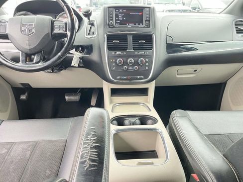 Used 2020 Dodge Grand Caravan SXT image 26