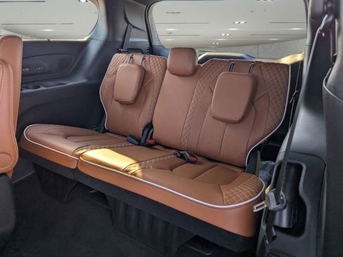 New 2026 Chrysler Pacifica Pinnacle w/ Trailer Tow Group image 7