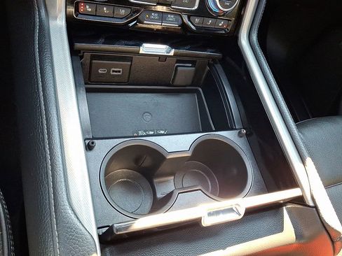 Used 2022 GMC Yukon XL Denali image 26