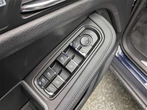 Used 2022 Porsche Macan S image 12