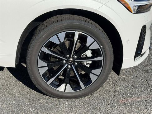 New 2026 Volvo XC60 B5 Plus w/ Protection Package Premier image 24