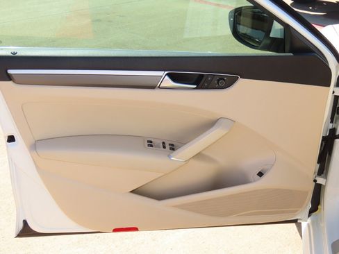 Used 2017 Volkswagen Passat 1.8T R-Line w/ R-Line Lighting Package image 24