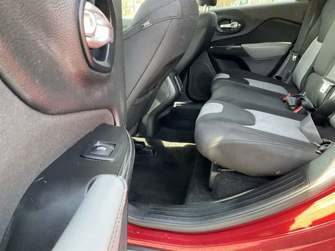 Used 2014 Jeep Cherokee Latitude w/ Comfort/Convenience Group image 15