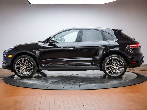 Certified 2025 Porsche Macan AWD/4WD image 2