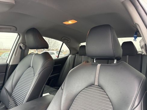 Used 2019 Toyota Camry SE image 7