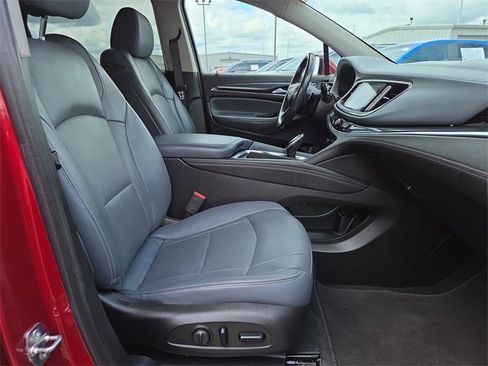 Used 2021 Buick Enclave Essence image 16