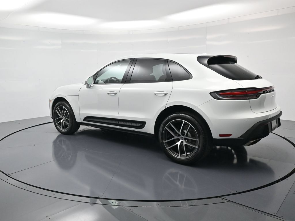Certified 2026 Porsche Macan AWD/4WD image 3