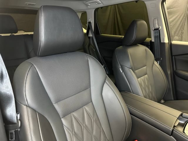Used 2026 Nissan Rogue Platinum w/ Platinum Premium Package AWD/4WD image 16