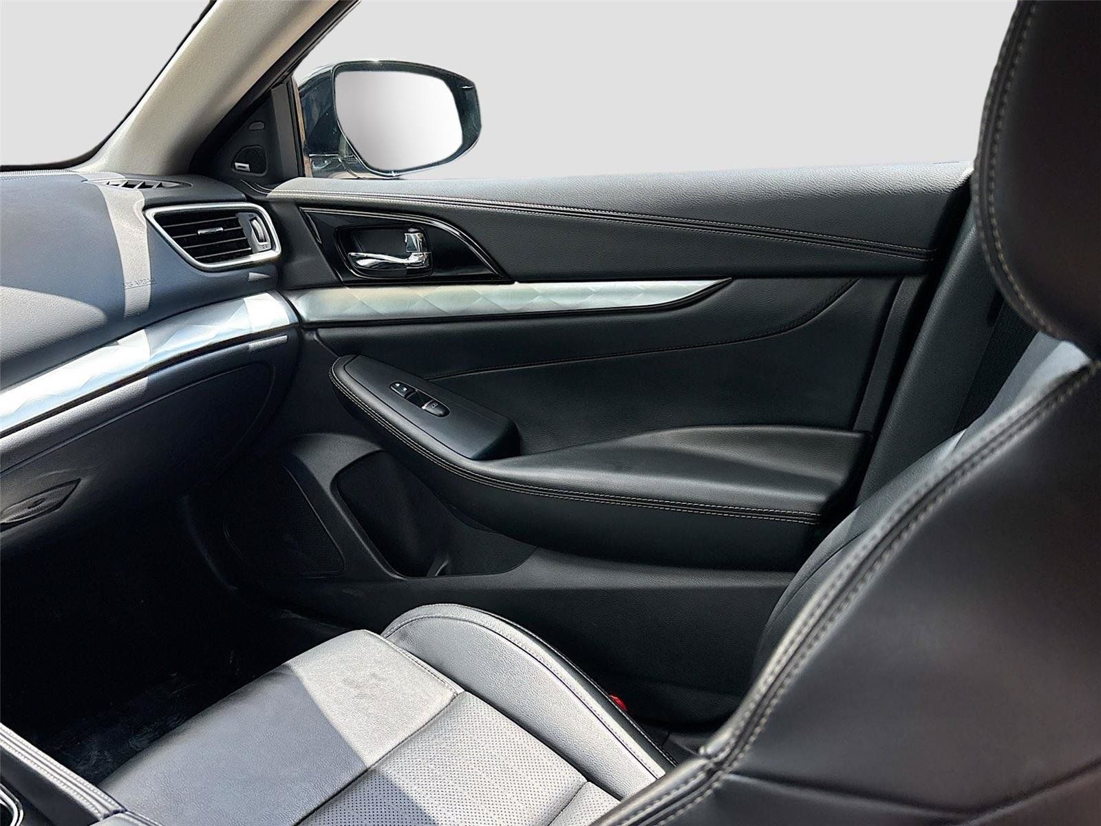 Used 2023 Nissan Maxima SL FWD image 25