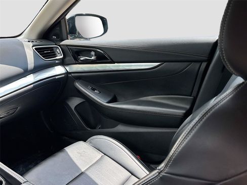Used 2023 Nissan Maxima SL FWD image 25