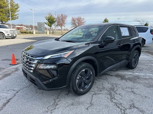 Used 2024 Nissan Rogue SV image 13