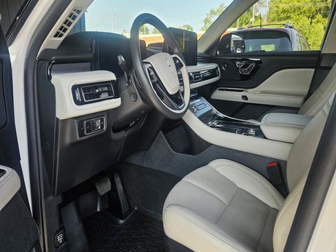Used 2025 Lincoln Aviator 2WD w/ Jet Appearance Package image 5