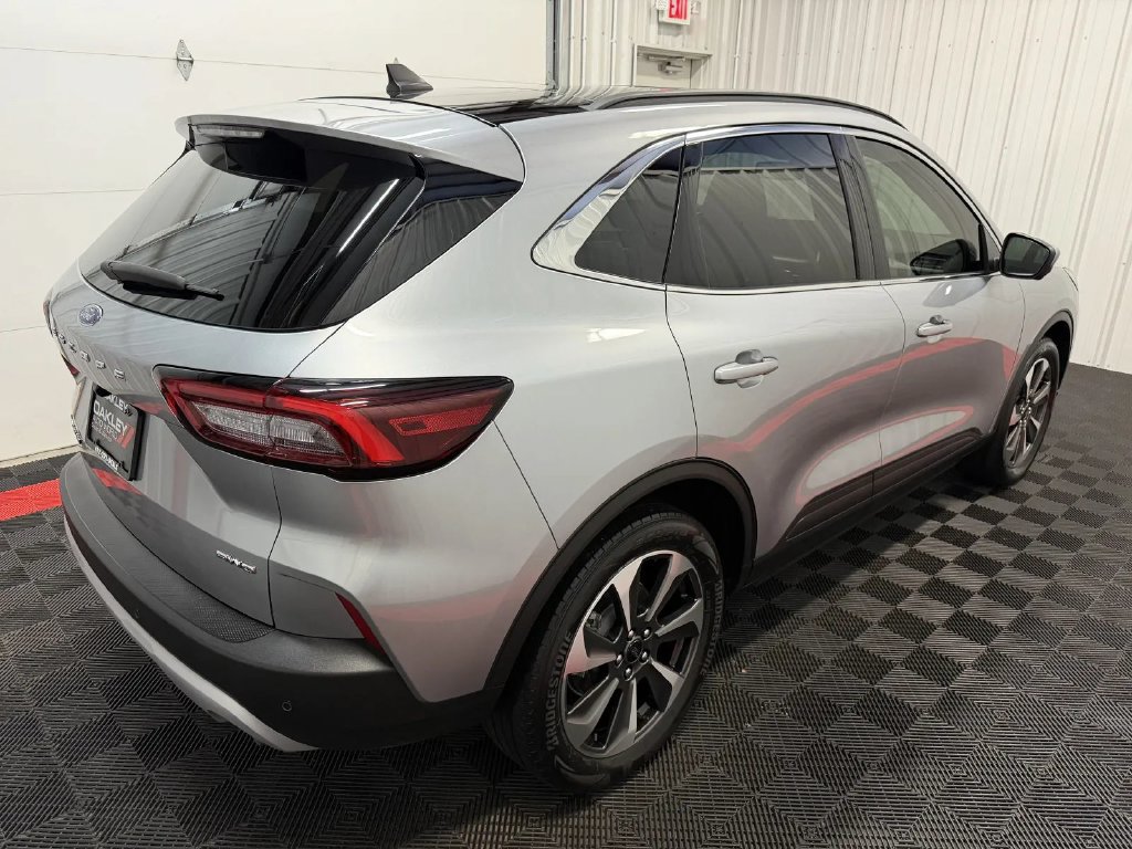Used 2023 Ford Escape Platinum AWD/4WD image 4