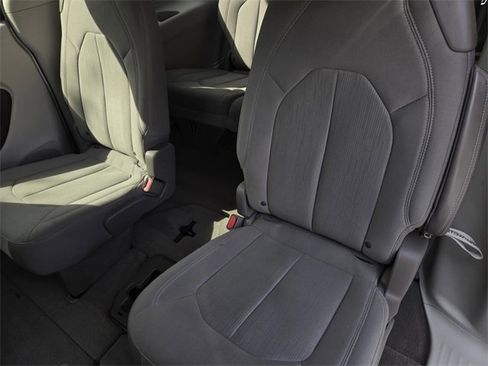 Used 2018 Chrysler Pacifica Touring Plus w/ Tire & Wheel Group image 13