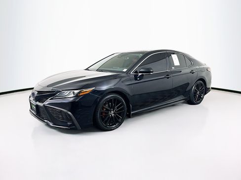 Used 2021 Toyota Camry XSE FWD image 3