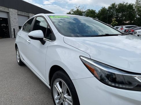 Used 2017 Chevrolet Cruze LT w/ Convenience Package FWD image 11