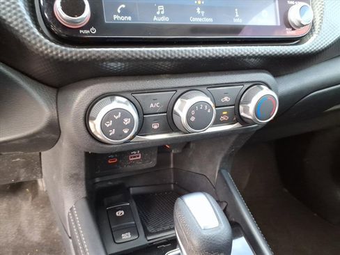 Used 2023 Nissan Kicks SV image 15