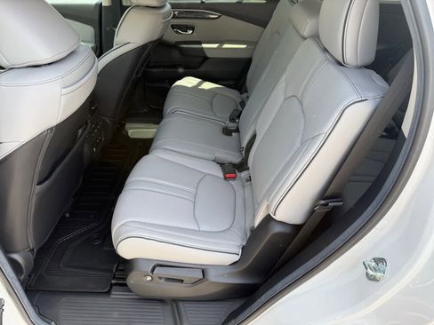 Used 2025 Honda Pilot Elite image 11