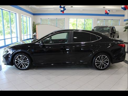 Used 2026 Toyota Camry XLE FWD image 8