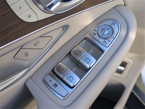 Used 2021 Mercedes-Benz GLC 300 4MATIC image 13