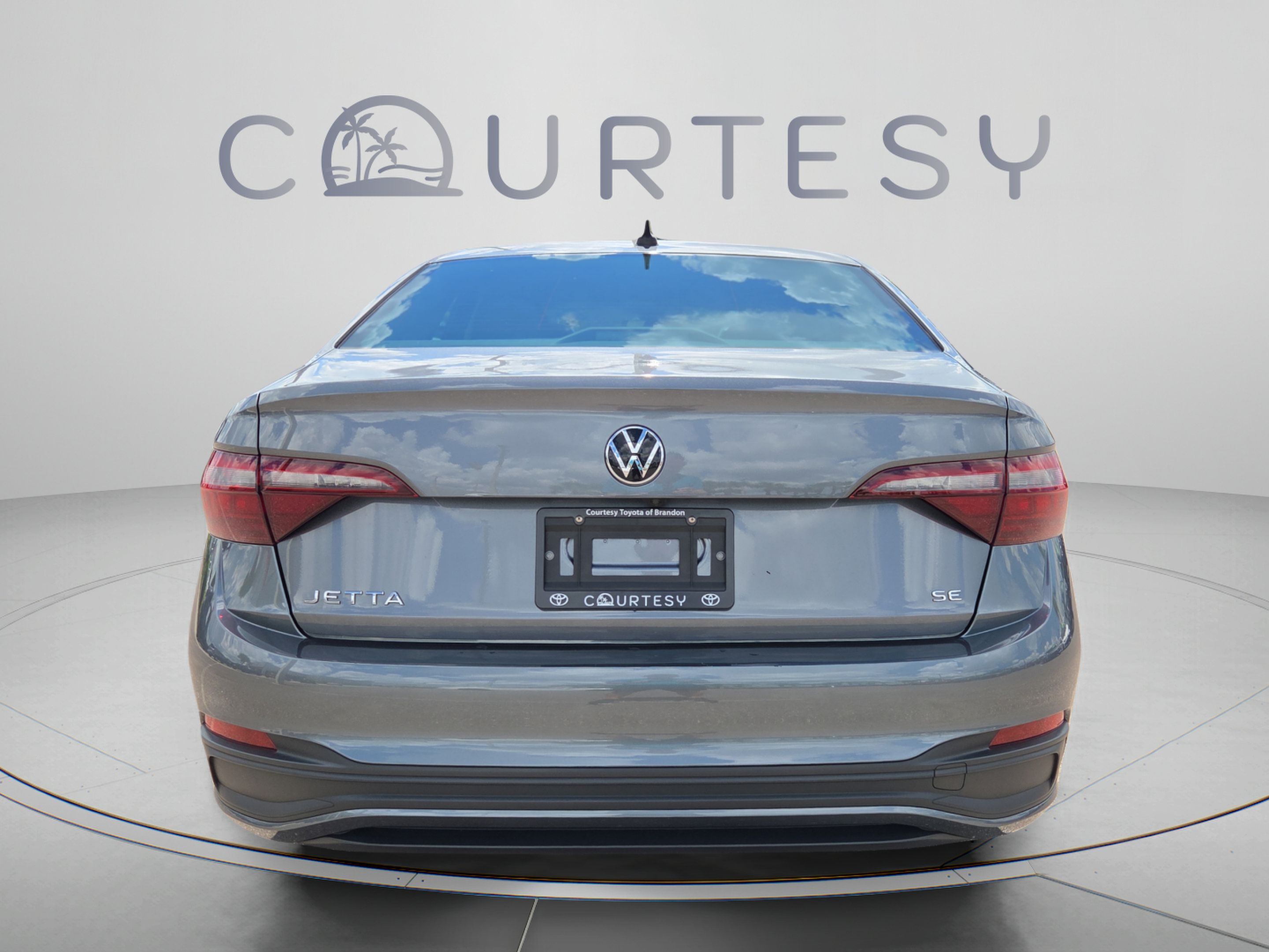 Used 2024 Volkswagen Jetta SE FWD image 4
