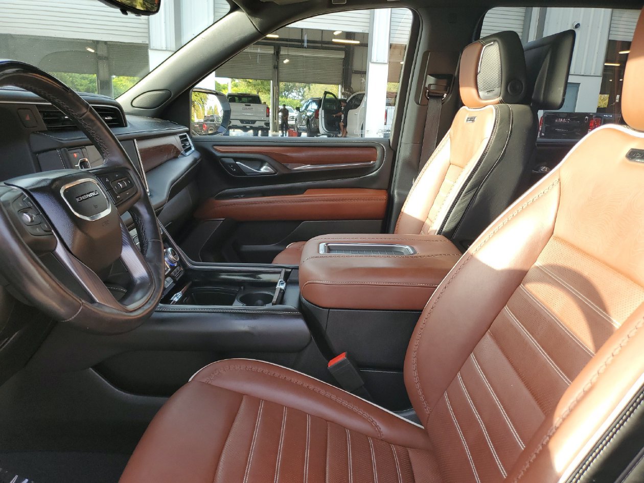 Used 2023 GMC Yukon Denali Ultimate AWD/4WD image 18